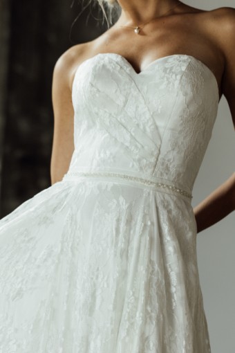 Wedding Dresses April $4 thumbnail
